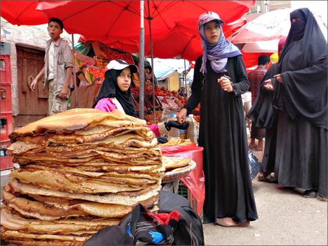 شاهد قصة أشهر وجبة يمنية على مائدة أفطار رمضان (صور)