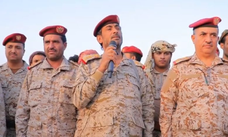 رئيس  هيئة الاركان بن عزيز يؤكد ان اليمنيين يدا واحدة ضد المليشيا وقريبا سنتحفل بصنعاء