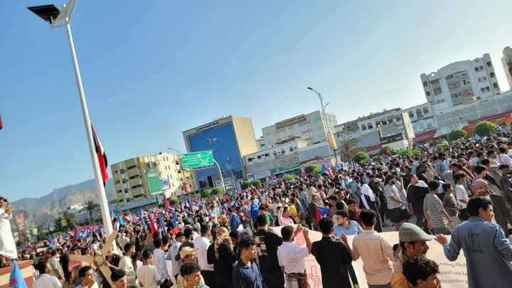 الشيخ البكري يعلن الإفراج عن المعتقلين في الاحتجاجات الشعبية التي شهدتها عدن