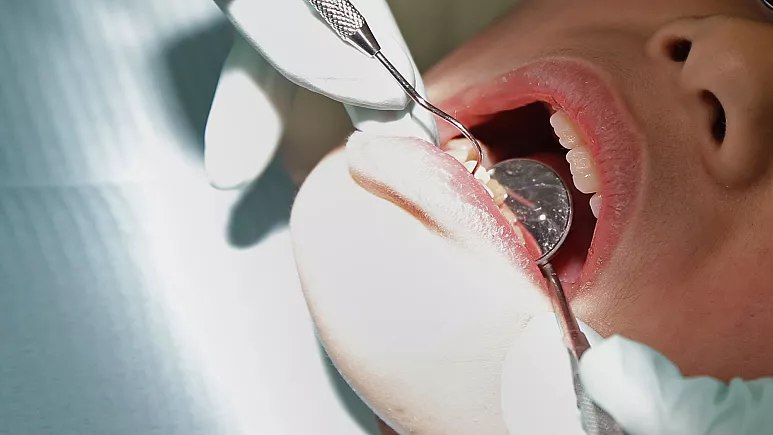 دولة آسيوية على وشك تحقيق نجاح عملي كبير.. علاج ثوري يسمح للأسنان بالنموّ!