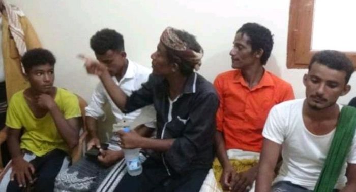 بعد أشهر من الاختطاف.. مليشيا الحوثي تحقق مع صيادين أفرجت عنهم السلطات الإرتيرية!