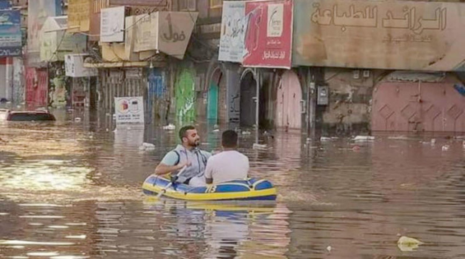 فلكي يحذر من أمطار شديدة الغزارة في محافظات يمنية