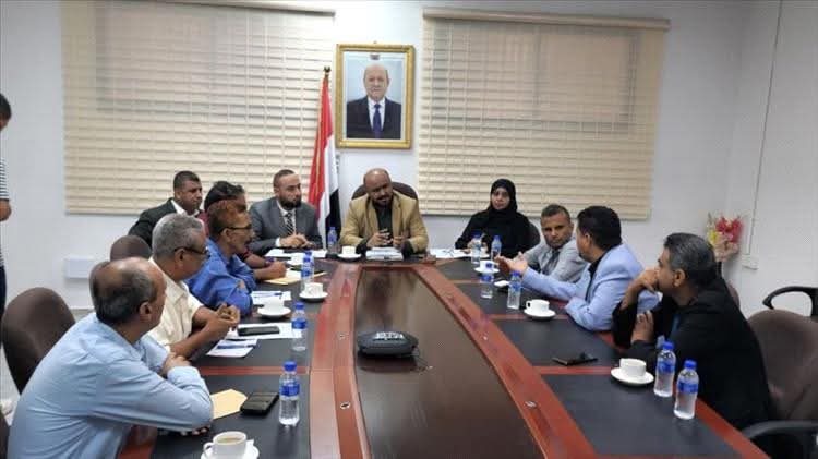 إجتماع مشترك بين وزارة الصناعة والنيابة العامة لمناقشة إلزام التجار بالأسعار المحددة