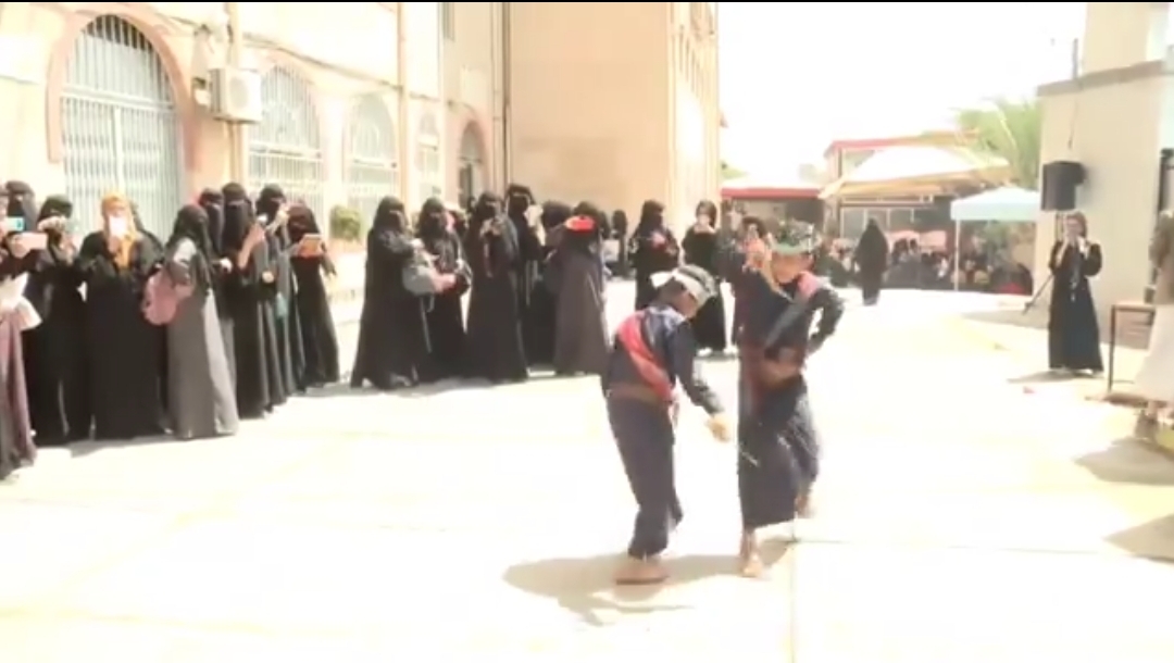 مليشيا الحوثي تقوم بتحويل جامعة العلوم والتكنولوجيا في صنعاء إلى ساحة رقص
