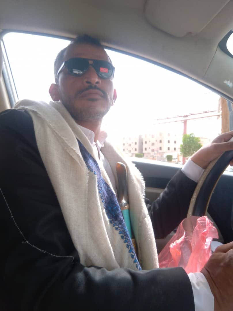مقاتل يمني  نكل بالحوثيين وأسروه وعذبوه وذاق العذاب لكنه لم يخضع وخرج حراً عائداً الى جبهات القتال !