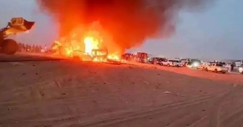 اشتعال مركبتين بحادث سير يودي بحياة 14 شخصاً في اليمن