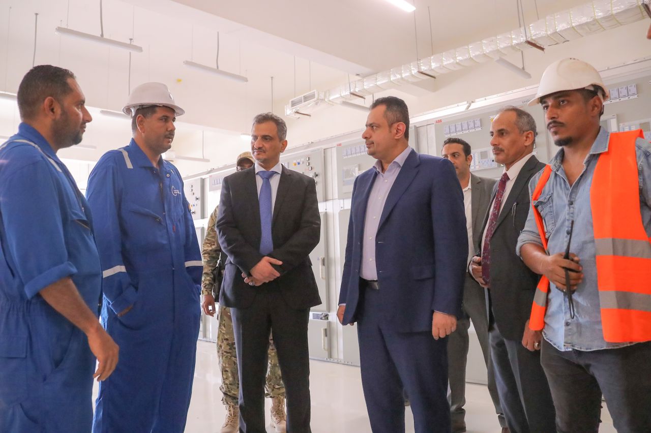  رئيس الوزراء يقوم بزيارة تفقدية الى محطة المنصورة التحويلية