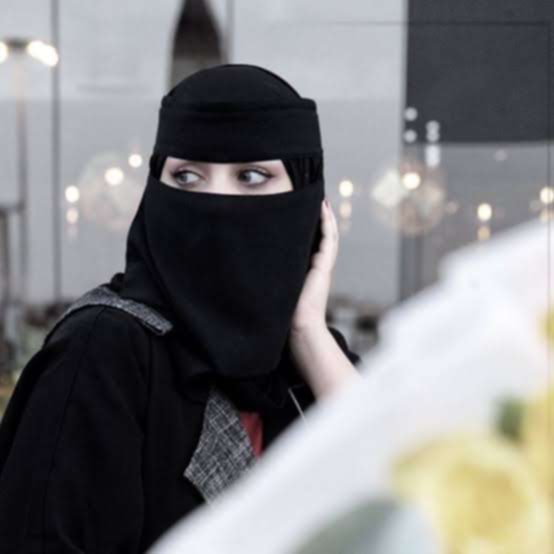 فتاة عدنية تم رفض منحها بطاقة بسبب ارتباطها بزوج من تعز