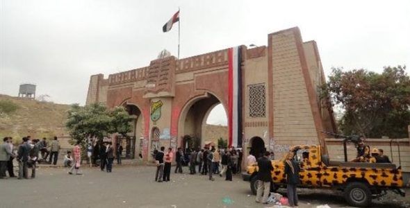 دون أي اعتبار لأوجاع الناس .. مليشيا الحوثي ترفع رسوم الطلبة إلى أكثر من 300 بالمائة 