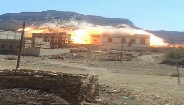 إجرام مفزع .. مليشيا الحوثي تفجر منزل مواطن في تعز