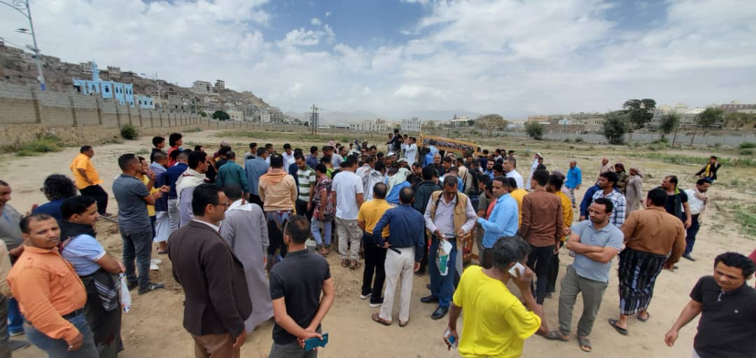 تشييع مهيب لجثمان الصحفي مفيد الغيلاني في مدينة تعز