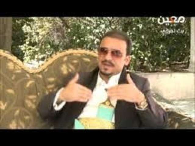 شاهد مليشيا الحوثي تنهب سيارات الشيخ حاشد الأحمر