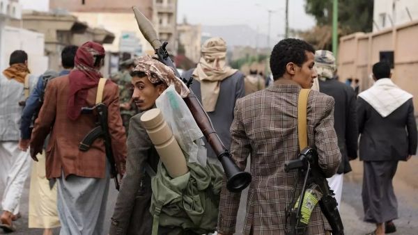 مليشيا الحوثي تقف على صفيح ساخن.. وأوهام الانتصار ستقودها إلى السقوط!
