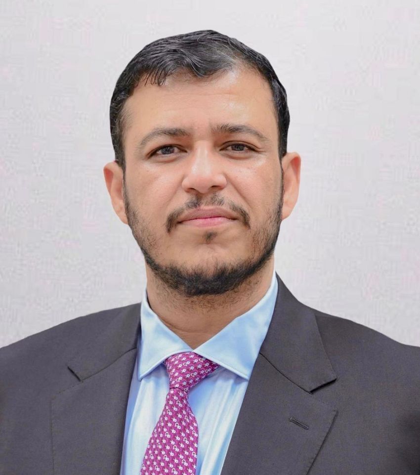 بعد العملية الإرهابية الغادرة .. الدكتور عبدالله العليمي يطمئن على صحة العميد عدنان رزيق  