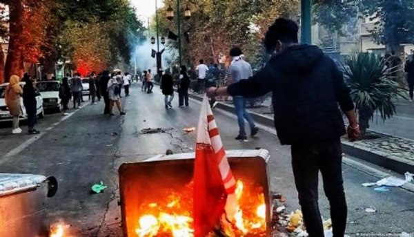 الاحتجاجات في إيران .. سقوط عشرات القتلى من المتظاهرين (تابع)