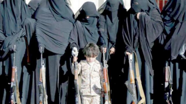 في بيوت الله.. زينبيات الحوثي يقدمن على فعل شنيع قبل السماح للنساء بالصلاة
