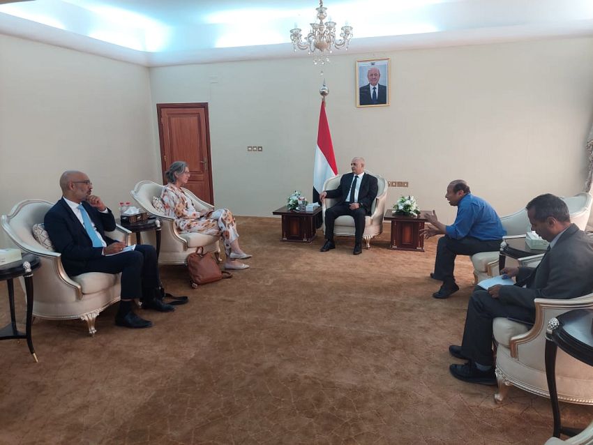 وزير المياه يناقش مع مسؤولين هولنديين الوضع المائي والبيئي في اليمن