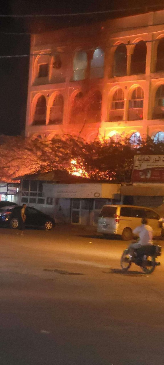 حريق هائل في أهم مستشفى حكومي بهذه المحافظة اليمنية