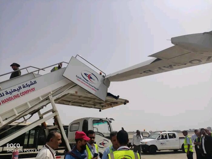 حادث غريب في مطار عدن الدولي يخرج طائرة اليمنية عن الخدمة