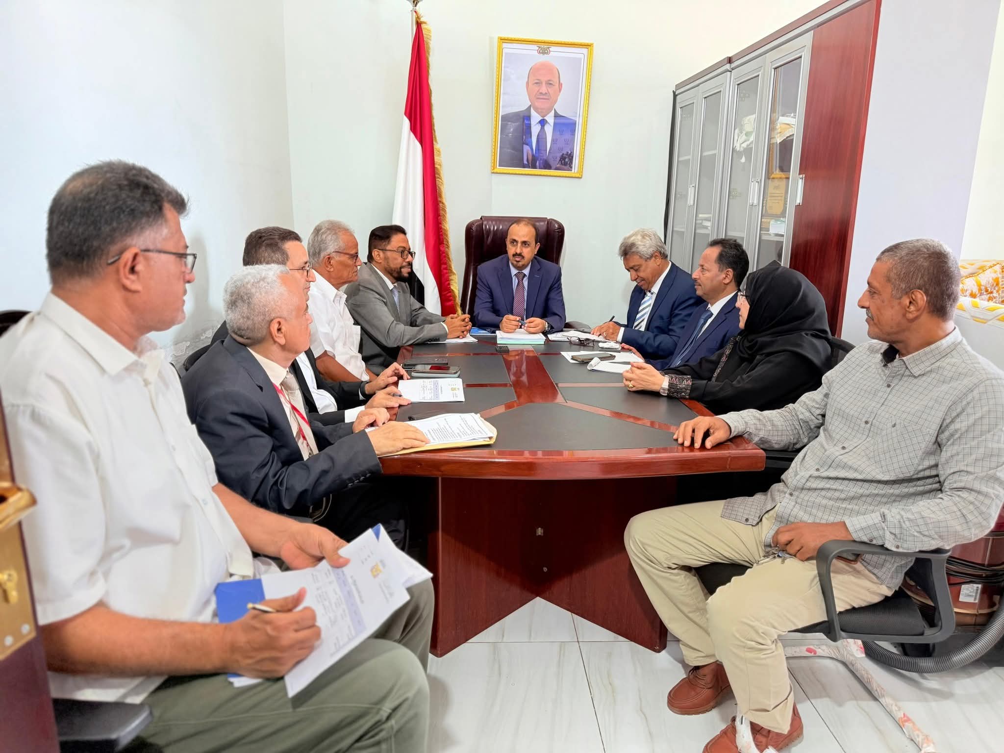 الوزير الإرياني يعقد اجتماعا هاما لقيادة الوزارة واقرار الخطة العاجلة