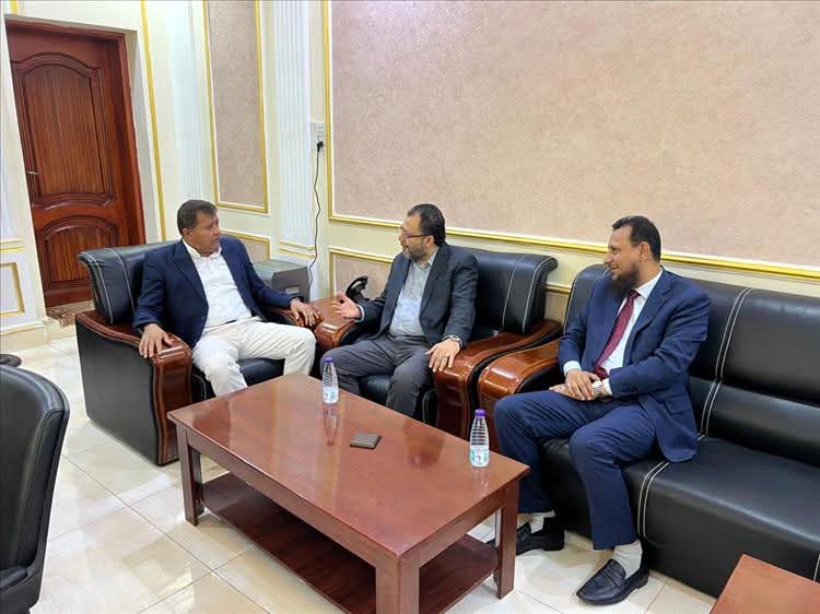 النائب العام يبحث مع وكلاء السلطة المحلية في عدن القضايا المرتبطة بمعيشة المواطنين
