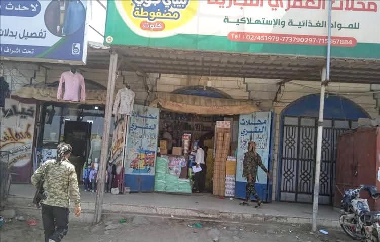 الضالع.. التجارة والصناعة تضبط أكثر من 20 مخالفة لتجار المواد الغذائية منها زيادة الأسعار