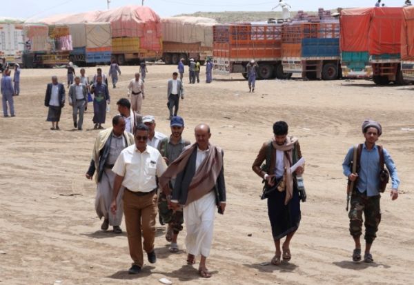 مليشيا الحوثي تحتجز عشرات الشاحنات في منفذ مهم بالعاصمة صنعاء..