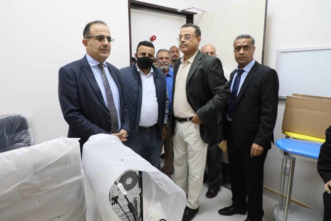 بحيبح يتفقد مشروع تأهيل مستشفى عدن العام