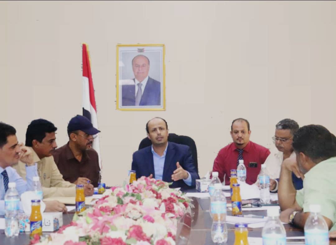 عرمان يراس اجتماعاً في عدن يناقش تفعيل مكاتب الشؤون القانونية في المؤسسات الحكومية