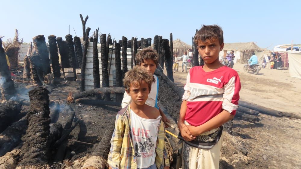 كارثة إنسانية .. اندلاع حريق في مخيم للنازحين 