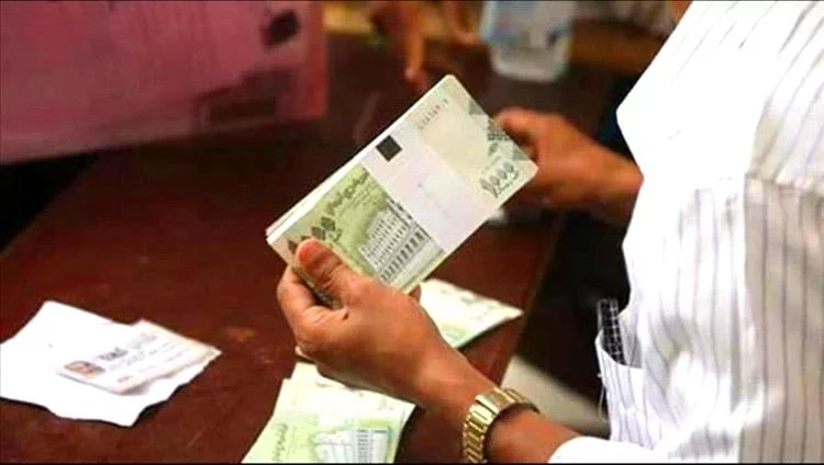 مصارف في عدن ترفض بيع عملة الدولار والسعودي