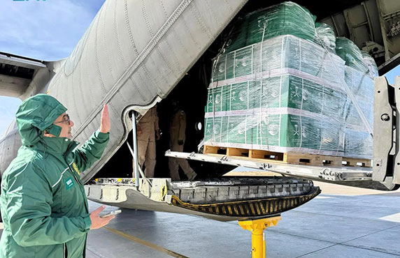 وصول الطائرة السعودية الاغاثية 76 للشعب الفلسطيني