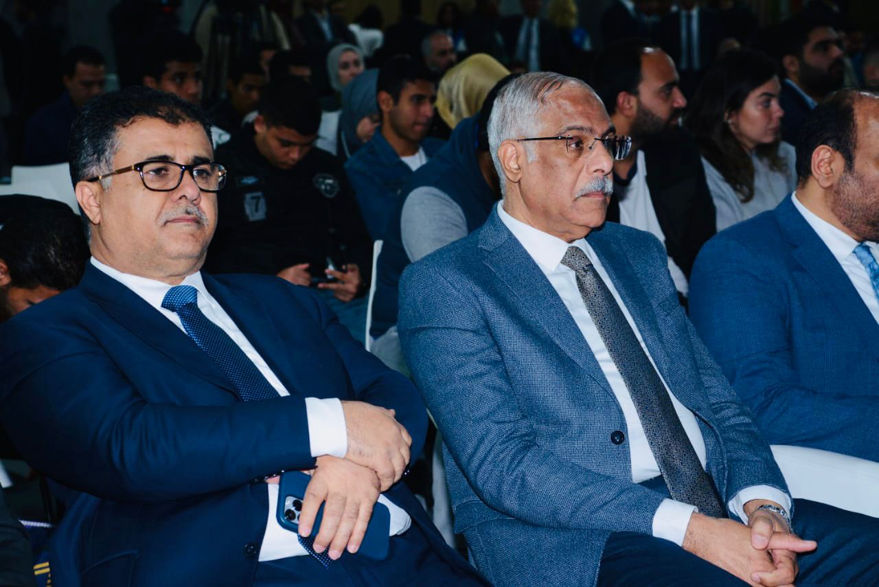 على هامش معرض سبورت اكسبو : رئيس الاتحاد يحضر ندوة الاستثمار الرياضي ويلتقي فريق الطائرة نادي خيبل المهرة 