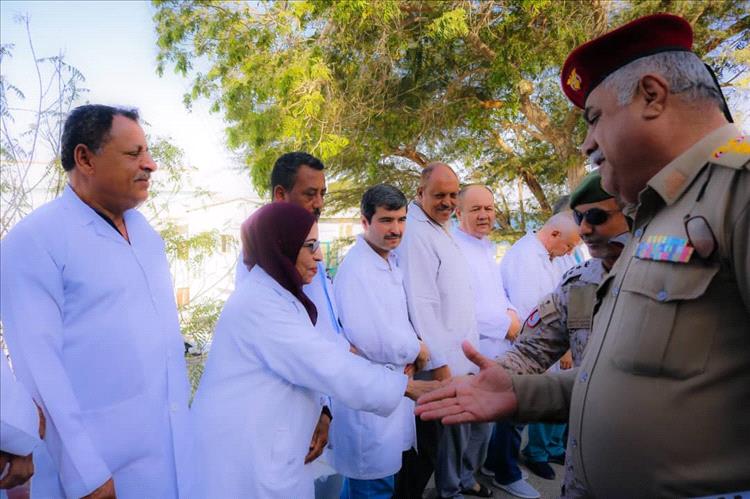 وفد من التحالف يزور دائرة الخدمات الطبية العسكرية في عدن