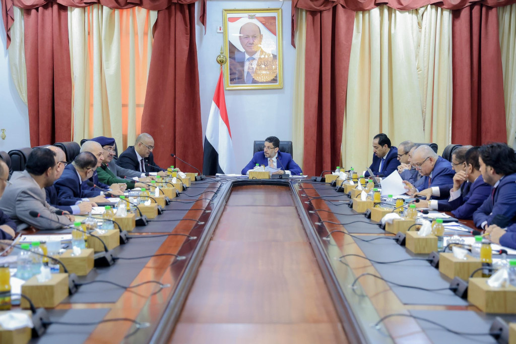 رئيس الوزراء اليمني يشدد على إجراء تقييم لمستوى أداء الوزارات والجهات الحكومية 
