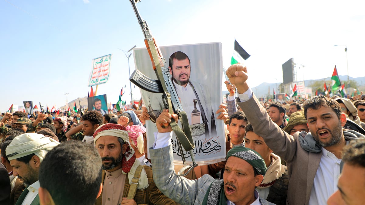 المجرم عبدالملك الحوثي يكشف عن تعاونه مع الميليشيات العراقية