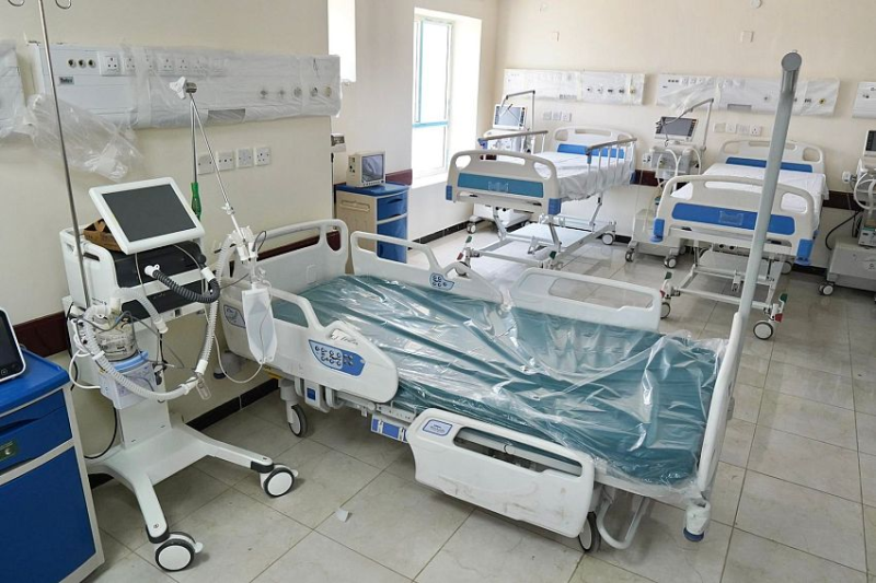 مركز الملك سلمان للإغاثة يزود مستشفى الضالع المركزي بمعدات طبية
