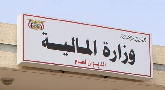 شبوة.. اتحاد فروع النقابات تطالب بصرف الرواتب وتعبّر عن استيائها من تدهور الأوضاع المعيشية والاقتصادية