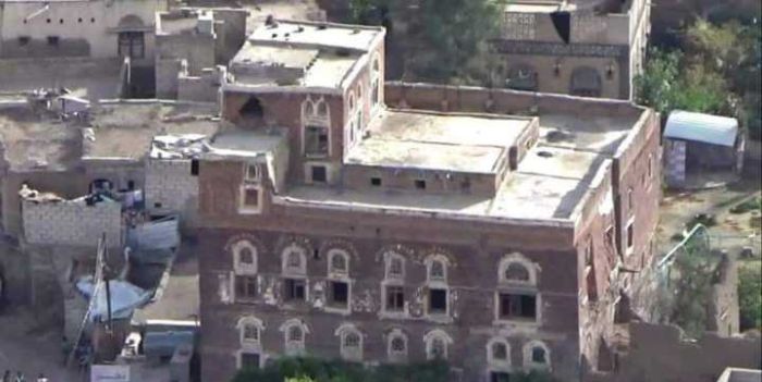 جراء الإهمال الحوثي.. انهيار مبنى تأريخي في هذه المحافظة! 