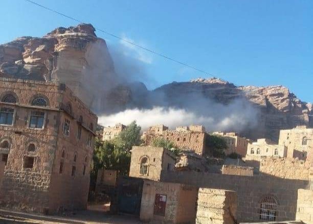 بالصور .. انهيارات متسارعة في هذه الجبال بالعاصمة صنعاء