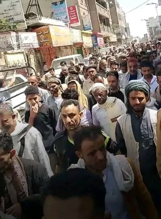 تظاهرة في التربة جنوب تعز مناصرة لدم الضحية عبدالرحمن النجاشي