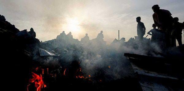 حريق هائل يلتهم مخيم للنازحين في مأرب