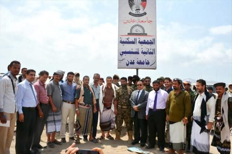 العشرات من أكاديميي جامعات أربع محافظات يمنية يناشدون صحفي بارز بطرح قضيتهم للرأي العام