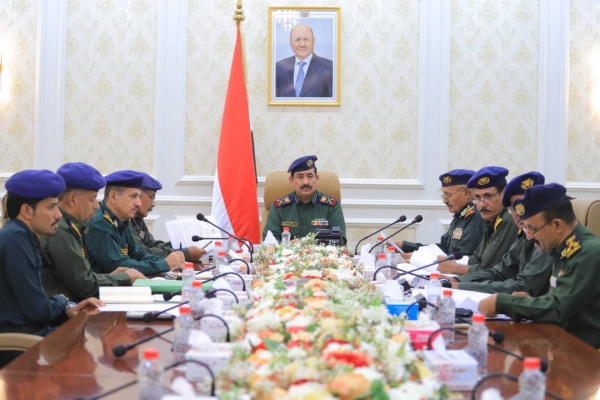 الإعلان عن ترقية أكثر من ألفي ضابط ورفع ترقيات 743 آخر لمجلس القيادة الرئاسي