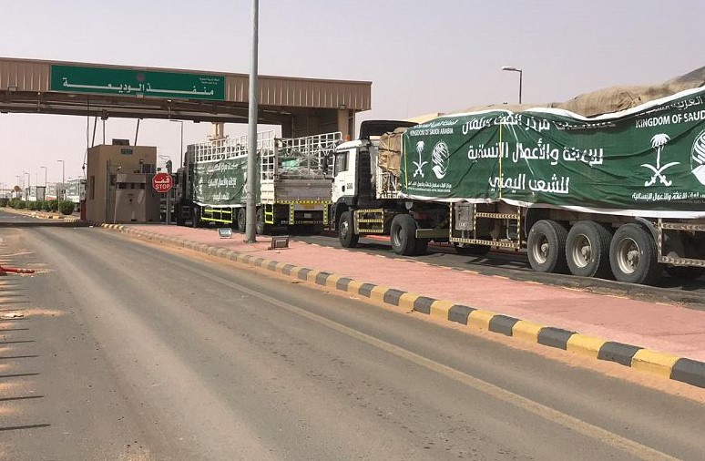 عبور 168 شاحنة إغاثية منفذ الوديعة مقدمة من مركز الملك سلمان لعدد من المحافظات