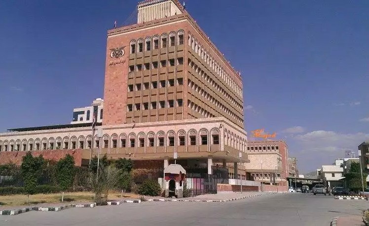الكشف عن توجه لإعادة البنك المركزي إلى صنعاء وصرف المرتبات بترتيب اممي