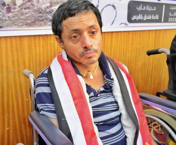 قصة مواطن فقد النطق والحركة.. تكشف جانبا من وحشية الحوثيين بحق المختطفين!