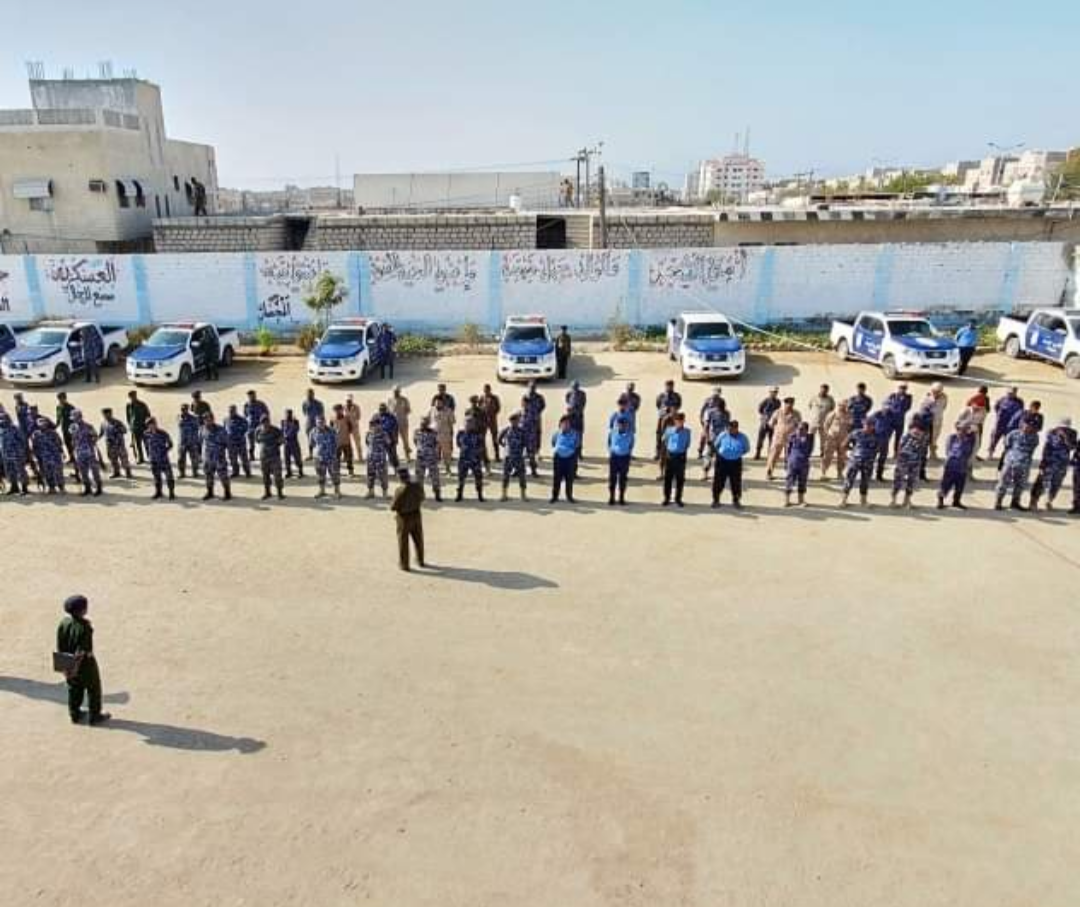 الأجهزة الأمنية في الشحر تلقي القبض متهم بدهس امرأة وطفلة بسيارته