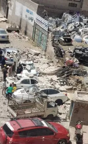 سيارات عدد من المواطنين في صنعاء تتعرض لأضرار كبيرة لهذا السبب