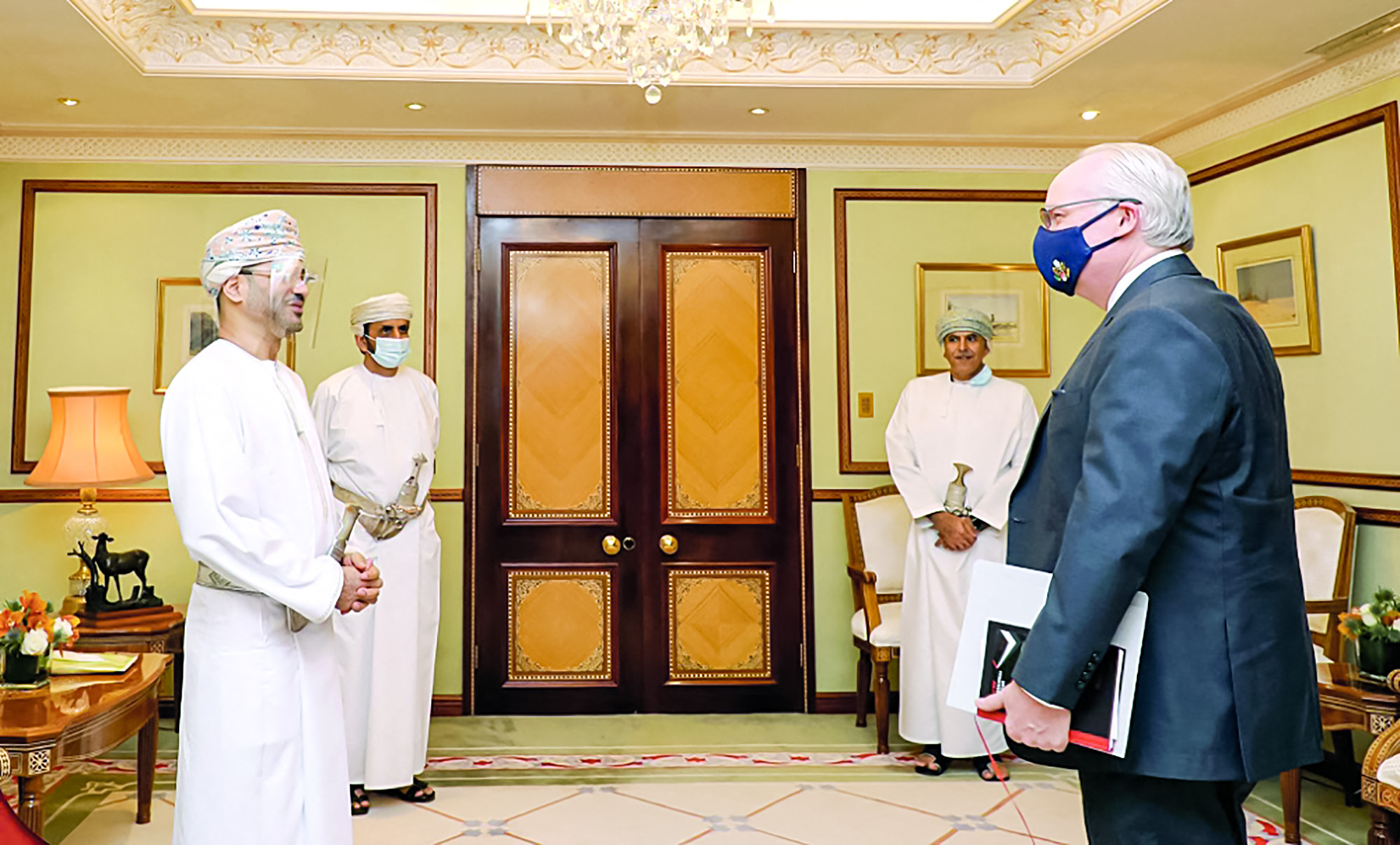 المبعوث الخاص لليمن يستأنف تحركاته بلقاءات مع مسؤولين عمانيين .. تفاصيلل